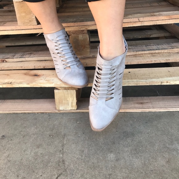 😍Restock ❗️Woven Ankle Bootie Light Grey - Picture 2 of 7